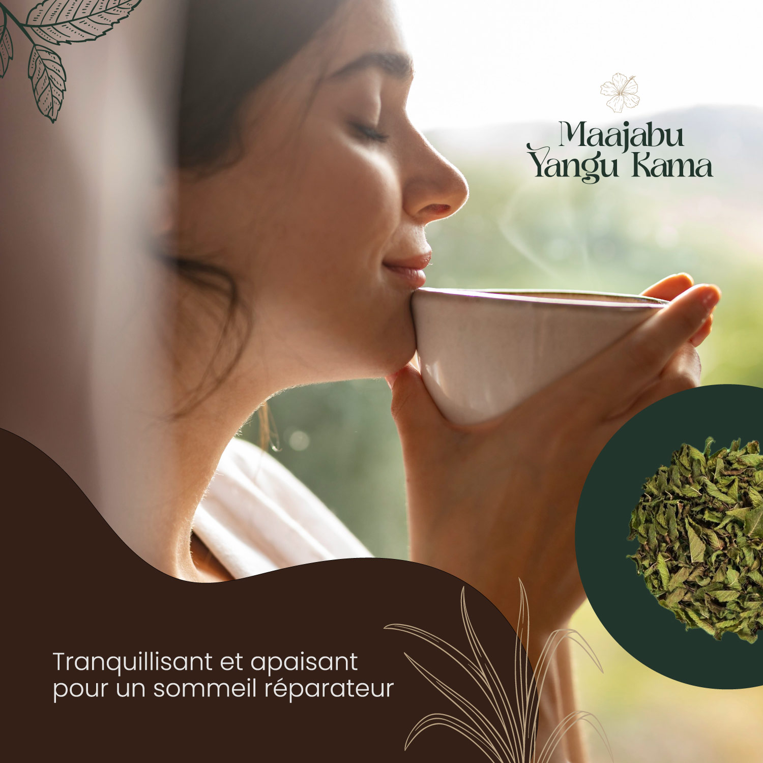 Femme tenant une tasse d'infusion Maajabu Yangu Kama, avec un cercle montrant des feuilles de plantes séchées et le texte 'Tranquillisant et apaisant pour un sommeil réparateur'.